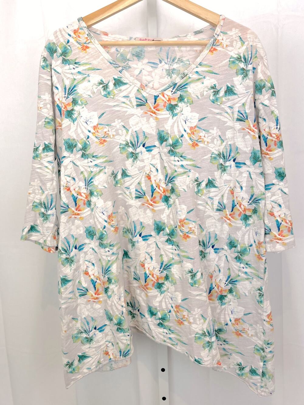 FRESH PRODUCE Size L Floral V Neck Top 3/4 Half Sleeve Cotton Gray White Multi
